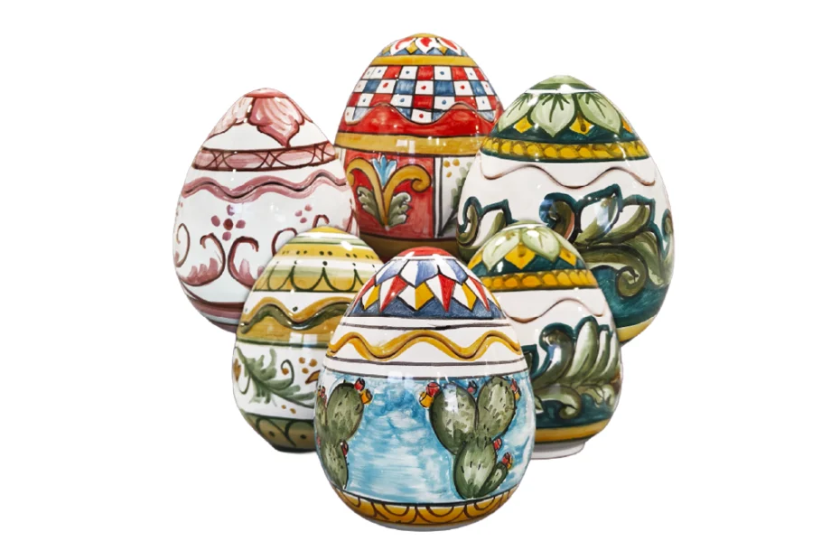 Sei Uova Scatola in ceramica artistica siciliana, decorate a mano con motivi di fichi d'India e tradizionali da Arte&Decoro Bronte. Perfette come regali pasquali in Ceramica Etnea d'Autore.