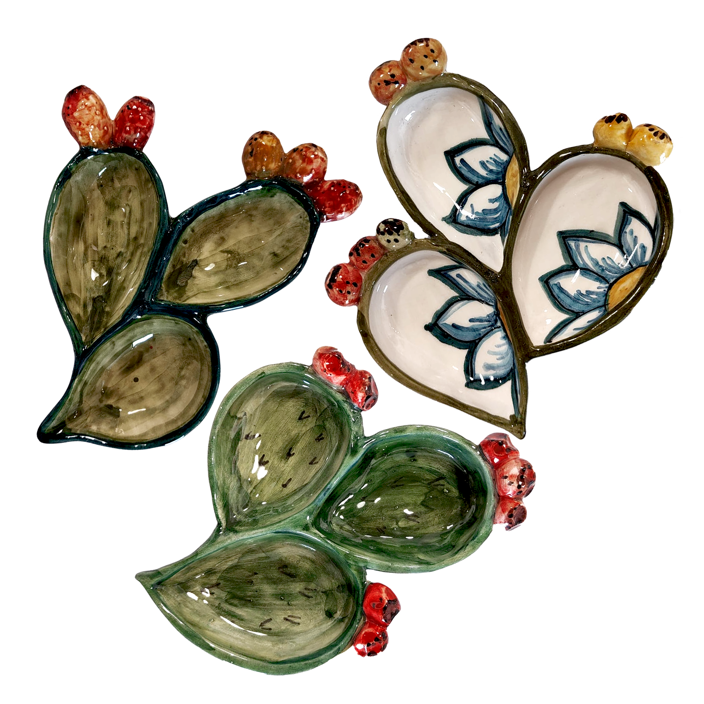 Antipastiera tris a forma di pale di ficodindia in ceramica d'arte, disponibile in varie decorazioni fatte a mano.
