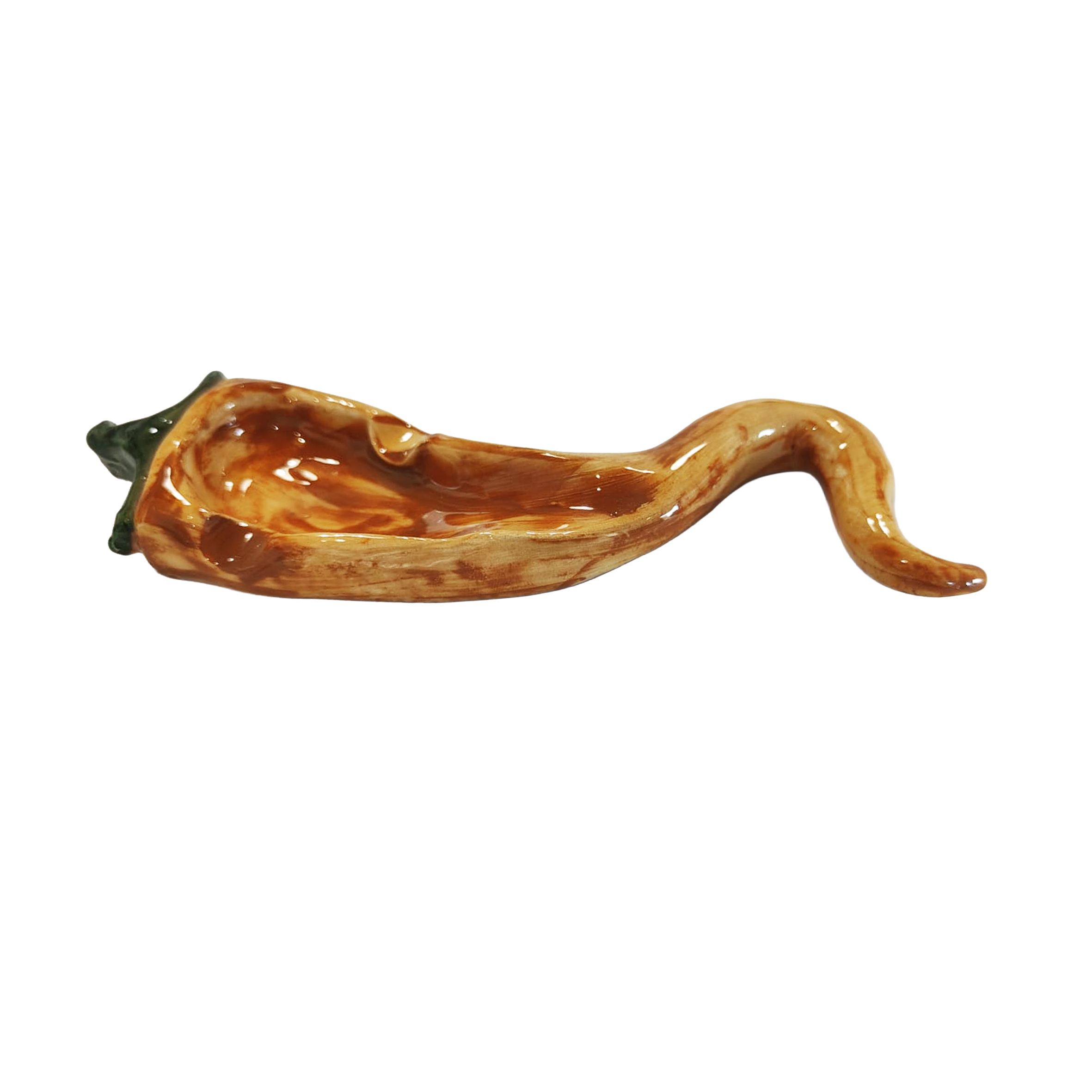 Dettaglio posacenere giallo a forma di peperoncino in ceramica siciliana modellato e decorato a mano a Bronte