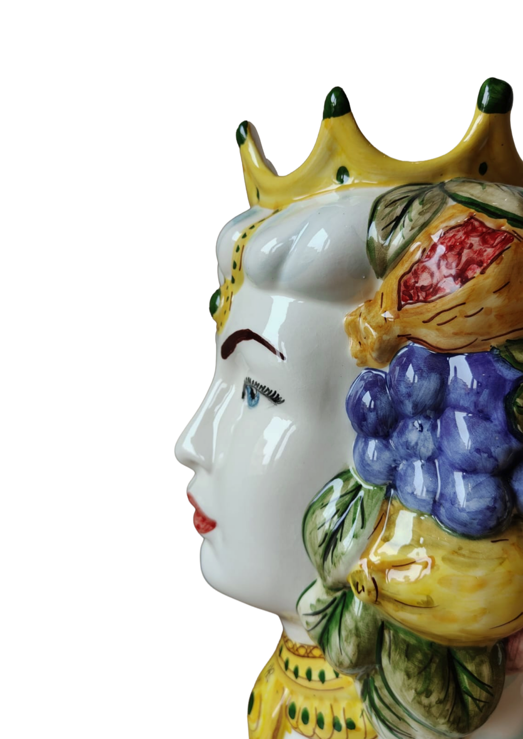 Dettaglio Testa di Moro, femminile, con decorazione a frutta in ceramica siciliana dipinte a mano a Bronte